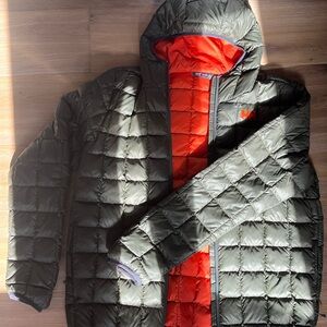 Helly Hansen Men's Green Puffer Jacket with Bright Orange Interior